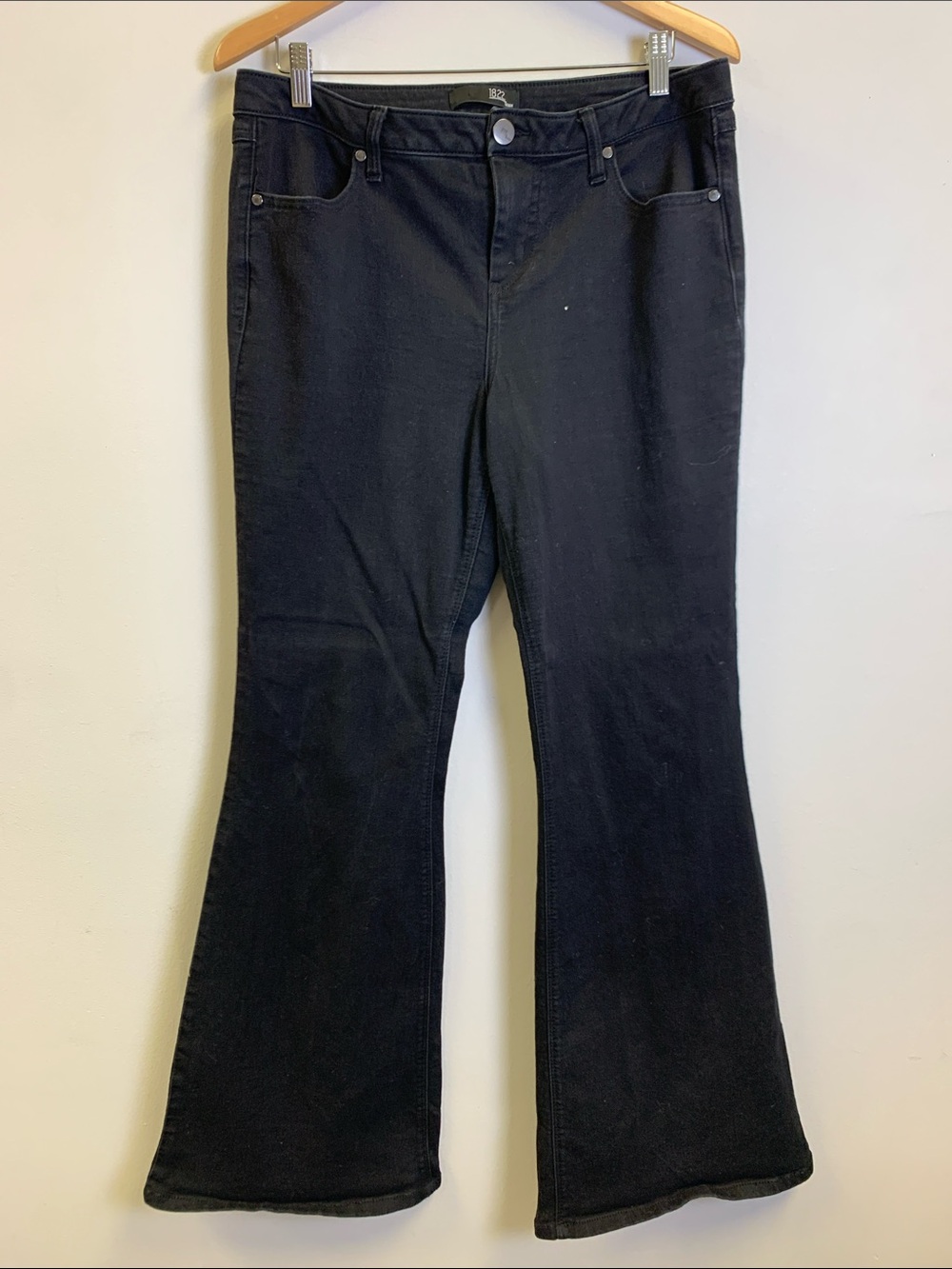 1822 Denim Women’s Wide Leg Jeans in Black